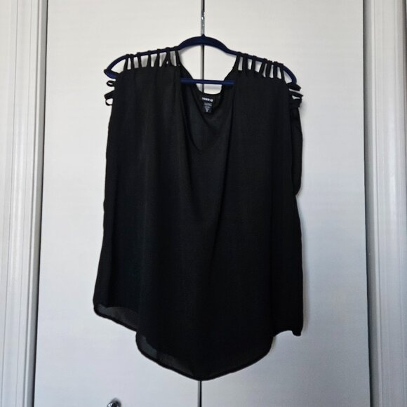 Torrid Sleeveless Cutout Design Shoulder- 2x - Picture 1 of 3